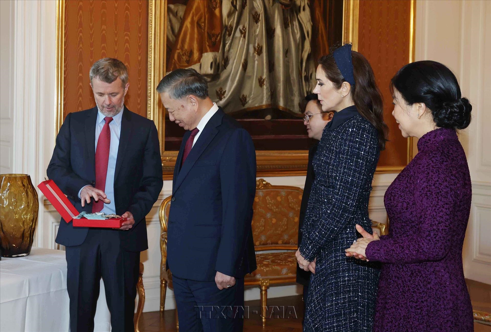 Tổng Bí thư, Chủ tịch nước Tô Lâm nhận Huân chương cao quý của Vương quốc Đan Mạch