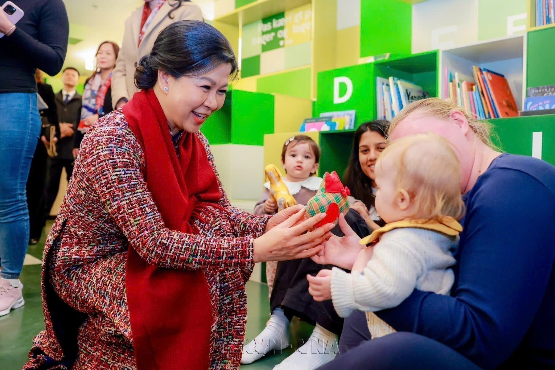 Vietnams first lady, Danish Queen present Vietnamese book collection to Copenhagen library