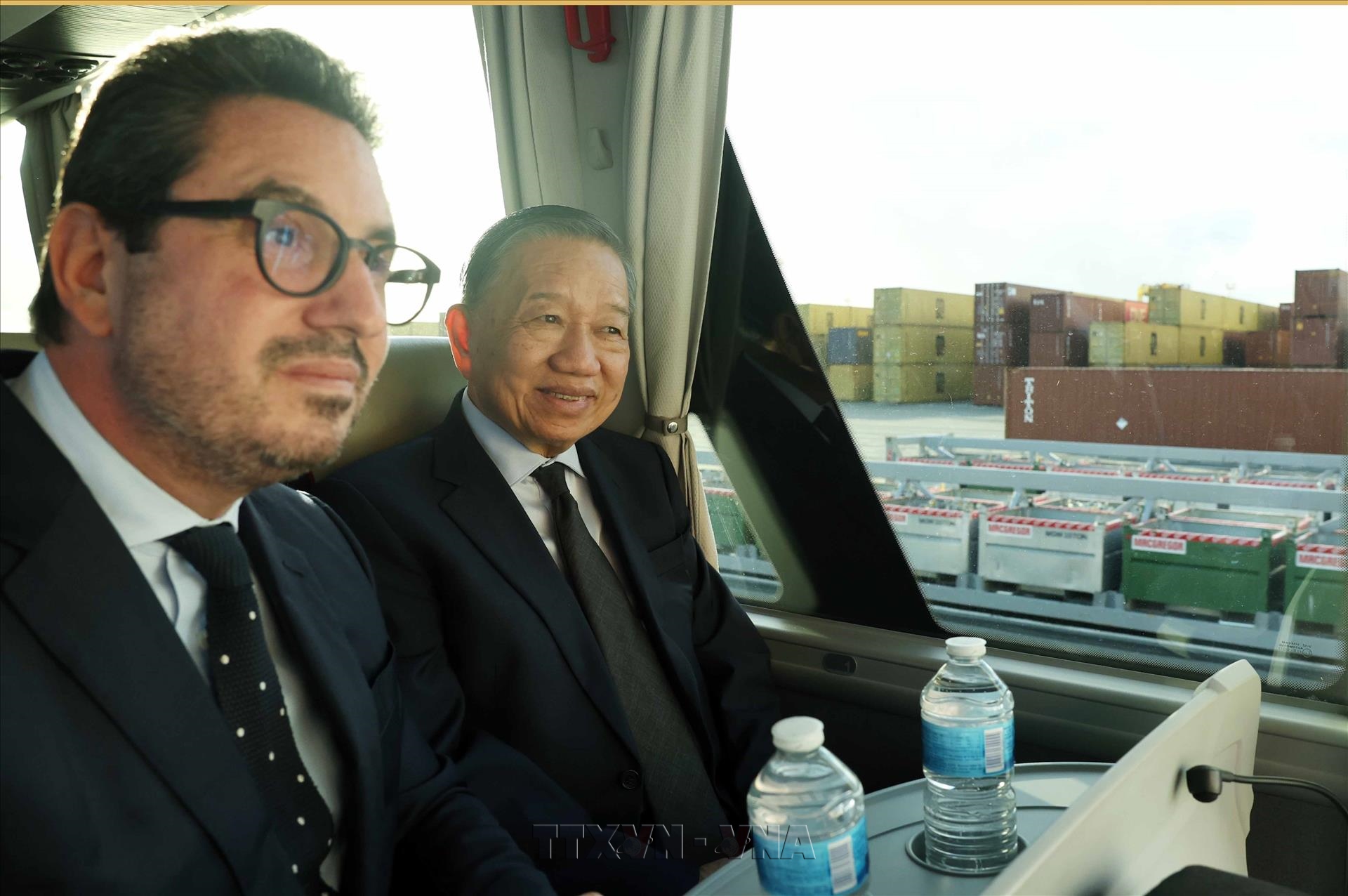 Top leader visits Port of Antwerp-Bruges in Belgium