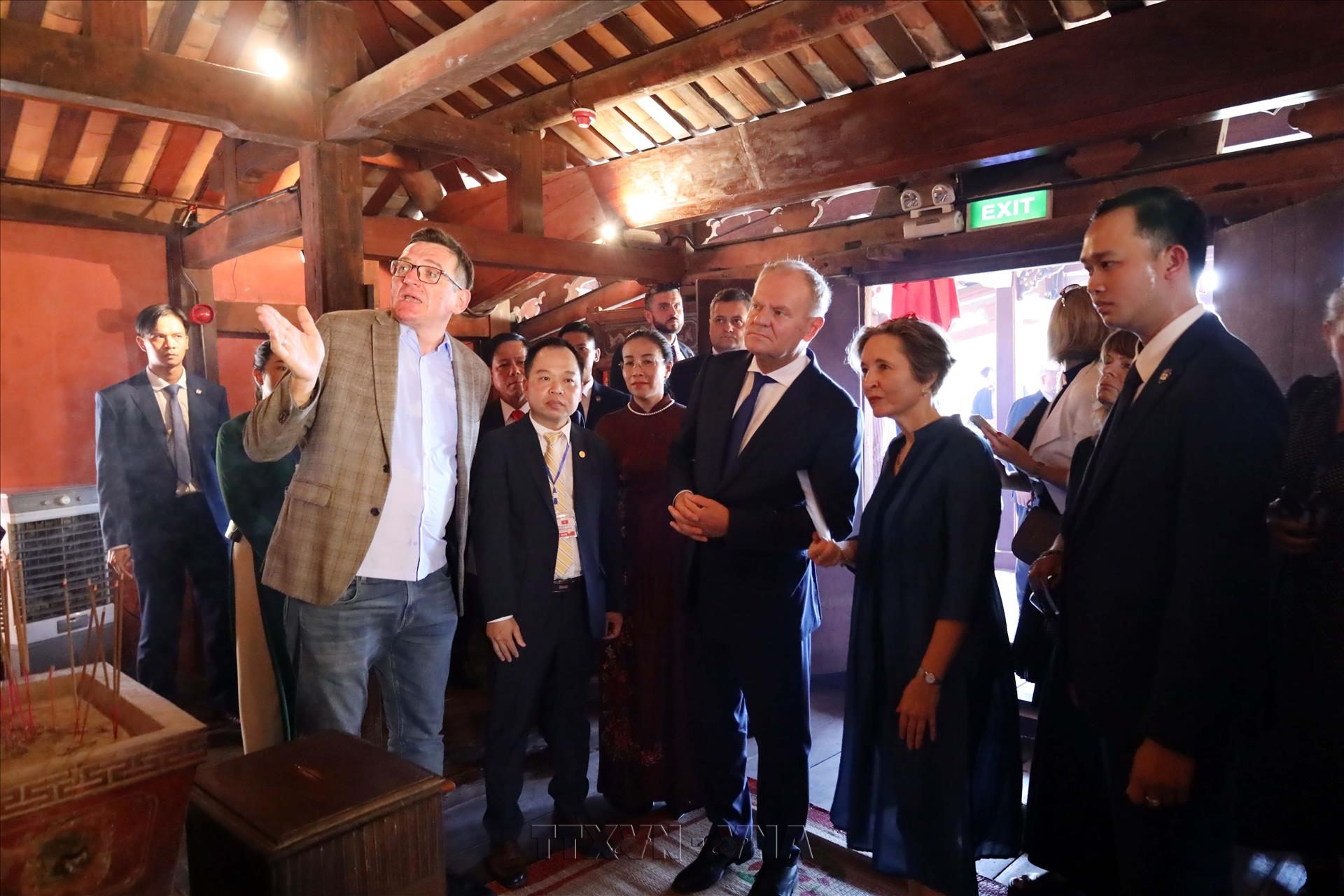 Le Premier ministre polonais Donald Tusk visite la vieille ville de Hôi An