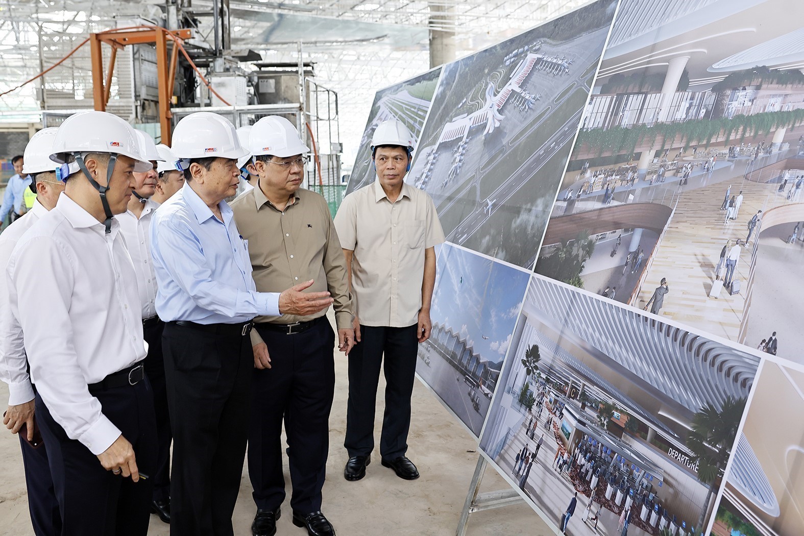 Chủ tịch Quốc hội kiểm tra tiến độ các công trình dự án phục vụ Hội nghị cấp cao APEC