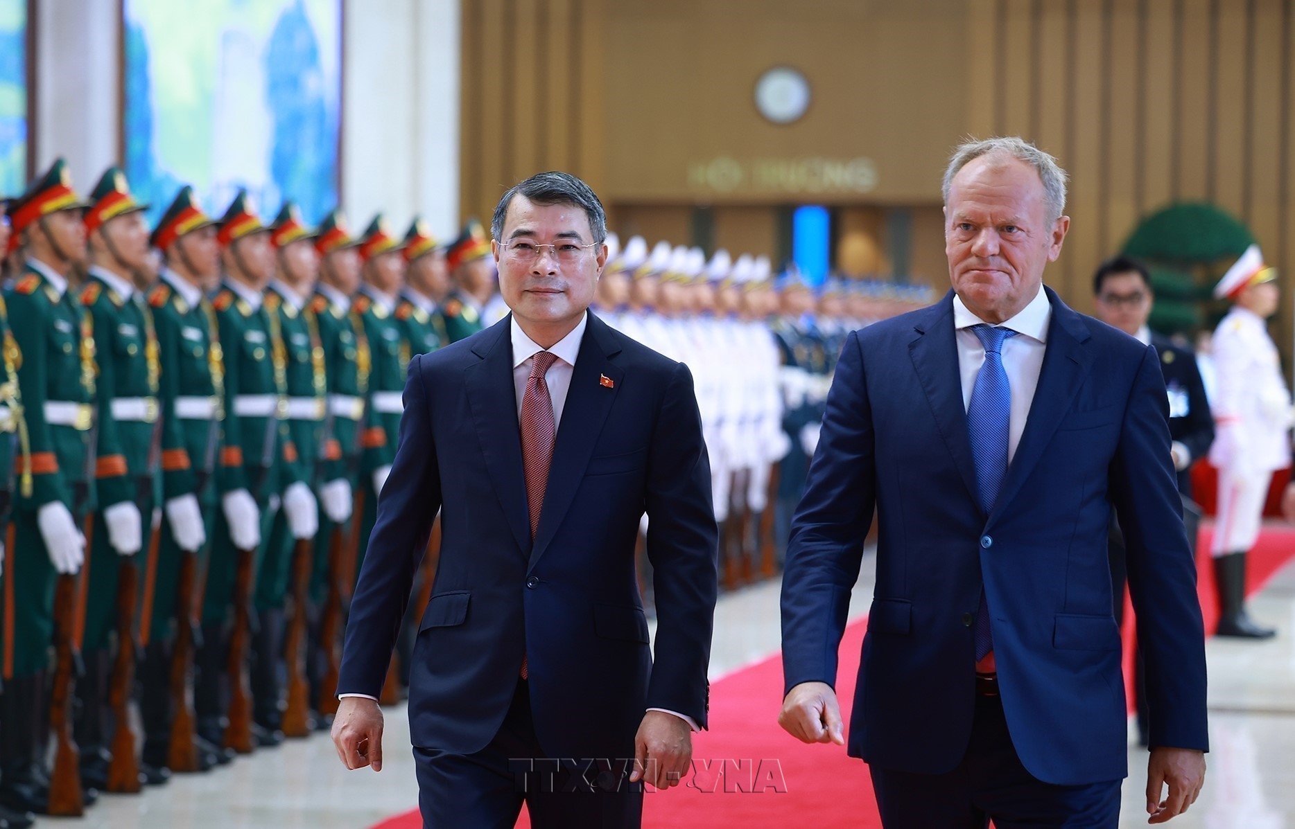 PM Chairs Welcome Ceremony for Polish Counterpart