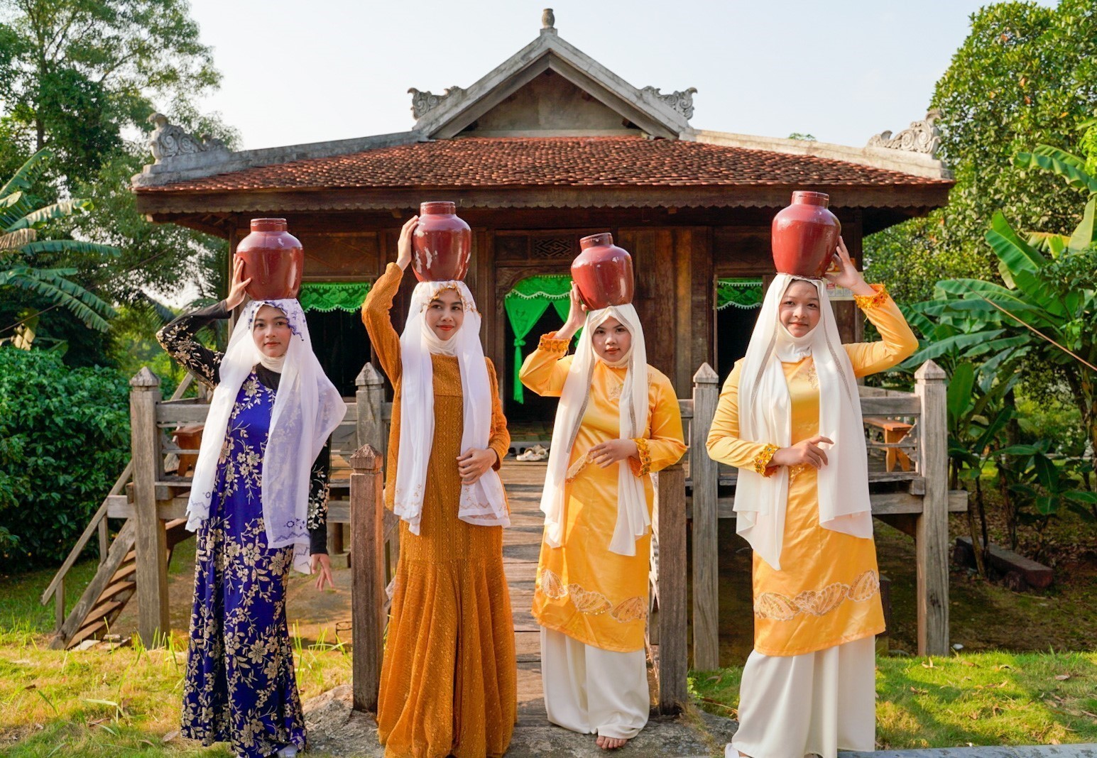 Nét đẹp trang phục truyền thống của người Chăm Islam