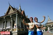 ສີສັນວັດທະນະທຳຂອງຊາວເຜົ່າຂະແມ