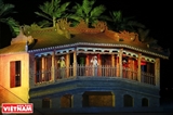 Dazzling night show impresses visitors to Hoi An