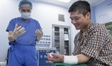 Профессор медицины Нгуен Тхе Хоанг и чудеса приживания кистей рук после успешной трансплантации