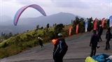 Lượn dù trên đỉnh Putaleng