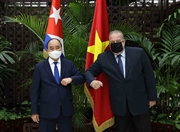 Sostienen encuentro primer ministro de Cuba y presidente de Vietnam