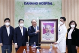 Президент государства посетил медицинских работников Дананга