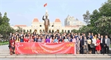 Lãnh đạo Thành phố Hồ Chí Minh họp mặt chúc Tết đại diện người Việt Nam ở nước ngoài