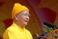 -	Le vénérable Thich Thanh Tu, vice-président du Conseil d’administration de l’Église bouddhique du Vietnam (EBV) lit le discours à la cérémonie de l’ouverture. 