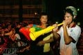 No solo en Sudáfrica, sino también en Vietnam el ambiente festivo del fútbol se calentó con el sonido de la Vuvuzela.