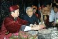 National Assembly Chairman Nguyen Phu Trong lights incense sticks at Thuong Temple. Photo by Trong Duc 
