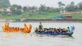 La competición  tradicional de barcas. Foto: Nhat Anh.