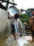L’eau potable arrive au village.