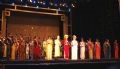 Панорама сцены, на которой состоялся показ женских костюмов аозай в рамках конкурса «Мисс Вселенная»