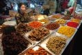 Dulces famosos de Ha Noi también se venden en mercado de Vieng.