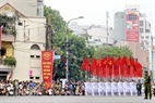 Người dân náo nức xem lễ diễu binh, diễu hành lớn nhất trong lịch sử.