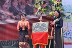 Ngo Thi Thanh Hang clued the board “Project to celebrate the 1,000th anniversary of Thang Long-Hanoi” for the pottery road.
