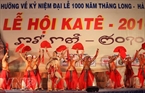 Đoàn ca múa nhạc Biển Xanh tham gia các tiết mục múa và hát về những làn điệu dân ca truyền thống của người dân tộc Chăm.