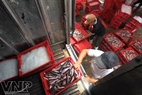 Buyers load fish onto refrigerator trucks.
