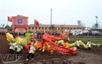 Dragon dance performance to open Doi Son Tich Dien Festival 2012.