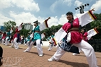 「ドン・ジョー（Dong Gio）」踊りパフォーマンスを演奏するYosago- Saigon Yosakoi踊りグループ