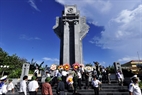 Delegates visit the martyr monument on Truong Sa Lon Island. 