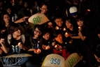 Молодые люди в Хошимине откликаются на акцию «Час Земли». Фото: Нгуен Луан