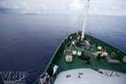 Le navire HQ 571 va aborder à l’île Grande de Truong Sa.