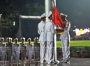 国旗护卫队走向旗台为降旗仪式做准备。