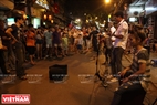 Гости могут насладиться уличными музыкальными выступлениями на улицe Ма Маи.