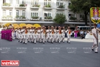 越南东道国代表的人民公安仪仗乐队表演拉开第20届世界警察音乐会开幕式的序幕。人民公安仪仗乐队于1975年12月20日成立。经过40多年的发展，至今每年演出100多场。