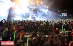 ドン・キン・ギア・トゥック広場における新年の歓迎のパーティー。撮影：コン・ダット