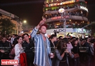 Foreign tourists join Hanoians to welcome the New Year. Photo: Cong Dat

