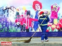 Los limpiadores públicos están de servicio. Foto: Thanh Hoa
