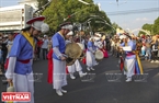 Baile de tambores de los artistas del Corea del Sur.