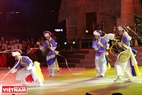 Народный художественный коллектив Корея высполняет репертуар "музыка Philbong".