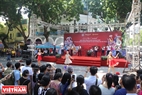 Lễ hội Carnaval nghệ thuật đường phố là hoạt động do Ủy ban Nhân dân (UBND) Thành phố Hà Nội và Công ty cổ phần Tập đoàn Mặt trời (Tập đoàn Sun Gruop) phối hợp tổ chức nhằm mang đến cho người xem những trải nghiệm mới trên tuyến phố đi bộ Hồ Hoàn Kiếm. Ảnh: Trần Thanh Giang