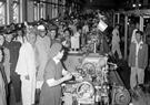 Ngày 24/3/1959, Chủ tịch Hồ Chí Minh và Tổng thống Ấn Độ Prasad đến thăm Nhà máy Chế tạo máy công cụ số 1 Hà Nội. Ảnh: TTXVN