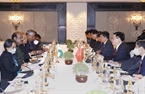 Chủ tịch Quốc hội Vương Đình Huệ hội đàm với Chủ tịch Hạ viện Om Birla trong chuyến thăm chính thức Ấn Độ (New Delhi, 16/12/2021). Ảnh: Doãn Tấn – TTXVN