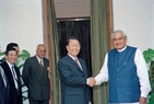 Ngày 1/12/1999, tại Thủ đô New Delhi, Chủ tịch nước Trần Đức Lương hội kiến Thủ tướng Ấn Độ Atal Bihari Vajpayee. Ảnh: Trọng Nghiệp – TTXVN