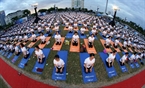 Đồng diễn Yoga nhân Ngày Quốc tế Yoga tại Đà Nẵng (30/6/2019). Ảnh: Trần Lê Lâm – TTXVN