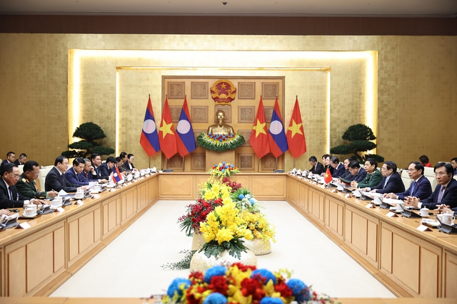 Vietnamese, Lao Prime Ministers hold talks