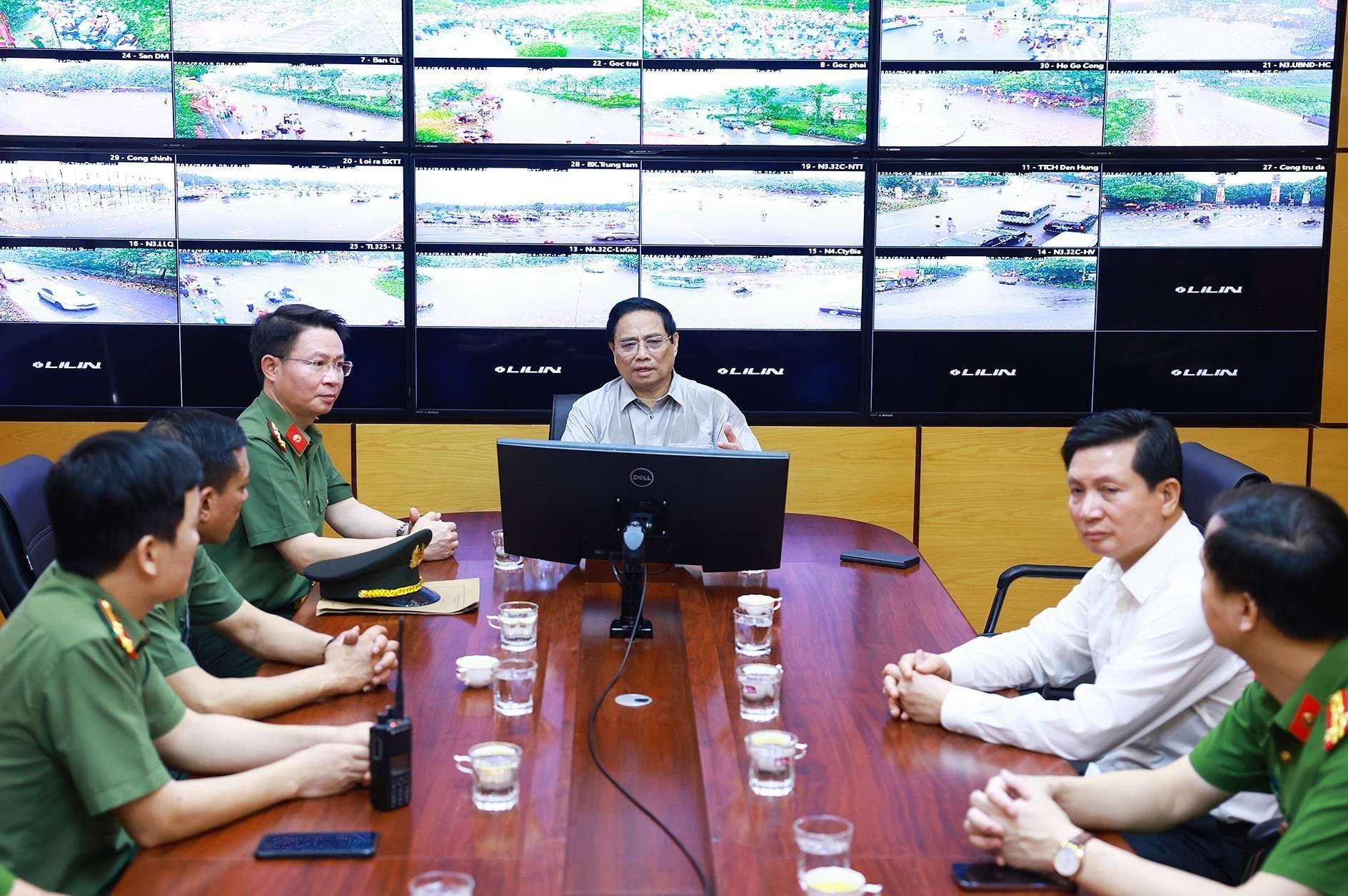 Thủ tướng Phạm Minh Chính thăm Trung tâm thông tin chỉ huy Công an Phú ...