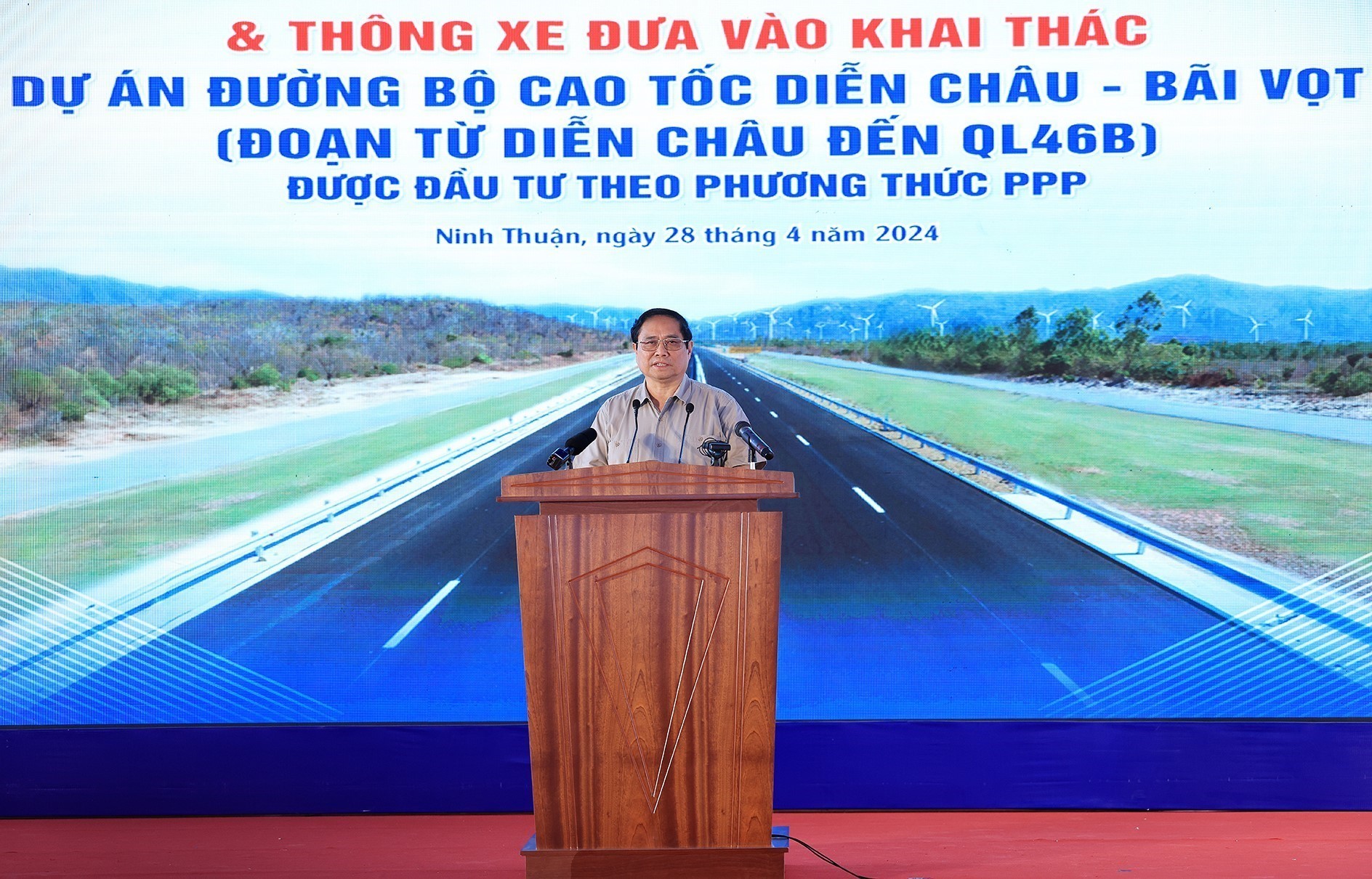 th-t-ng-ph-m-minh-ch-nh-ph-t-l-nh-a-v-o-khai-th-c-cao-t-c-cam-l-m