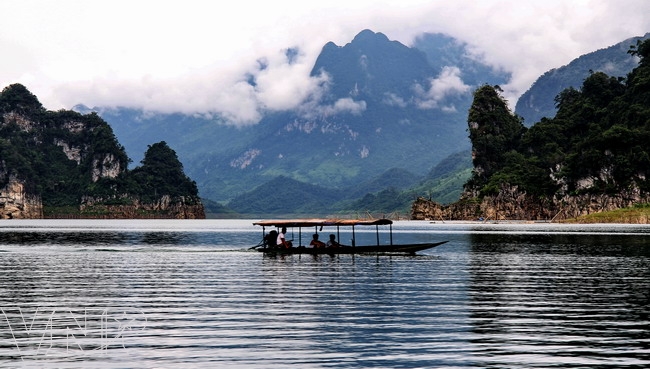 Admire Wild Beauty of Na Hang Lake - Tuyen Quang | Vietnam Information ...