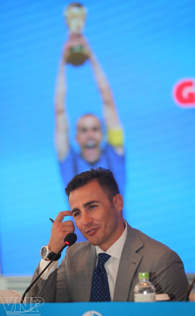 Danh thủ Cannavaro đến Việt Nam