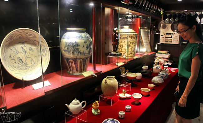 在city star 酒窖的全国各地21名古玩家的实物陈列室一