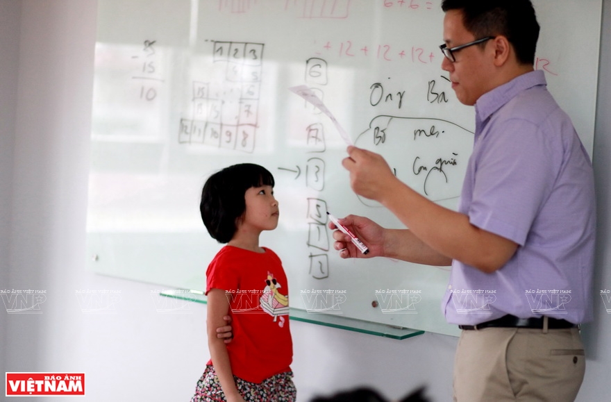 Children find mathematics interesting thanks to Vinh's class.